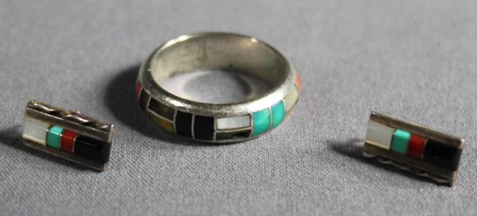 1 kleines Schmuckset Silber (925/000) bestehend aus 1 Ring (3 Steine fehlen), RG 20 und 1 Paar