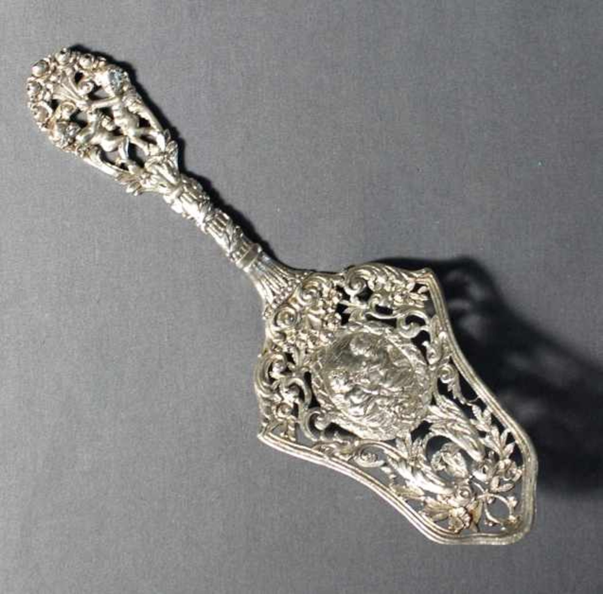 1 Tortenheber Silber (800/000), Punzen: Halbmond und Krone, Schaufel mit reicher Durchbrucharbeit,
