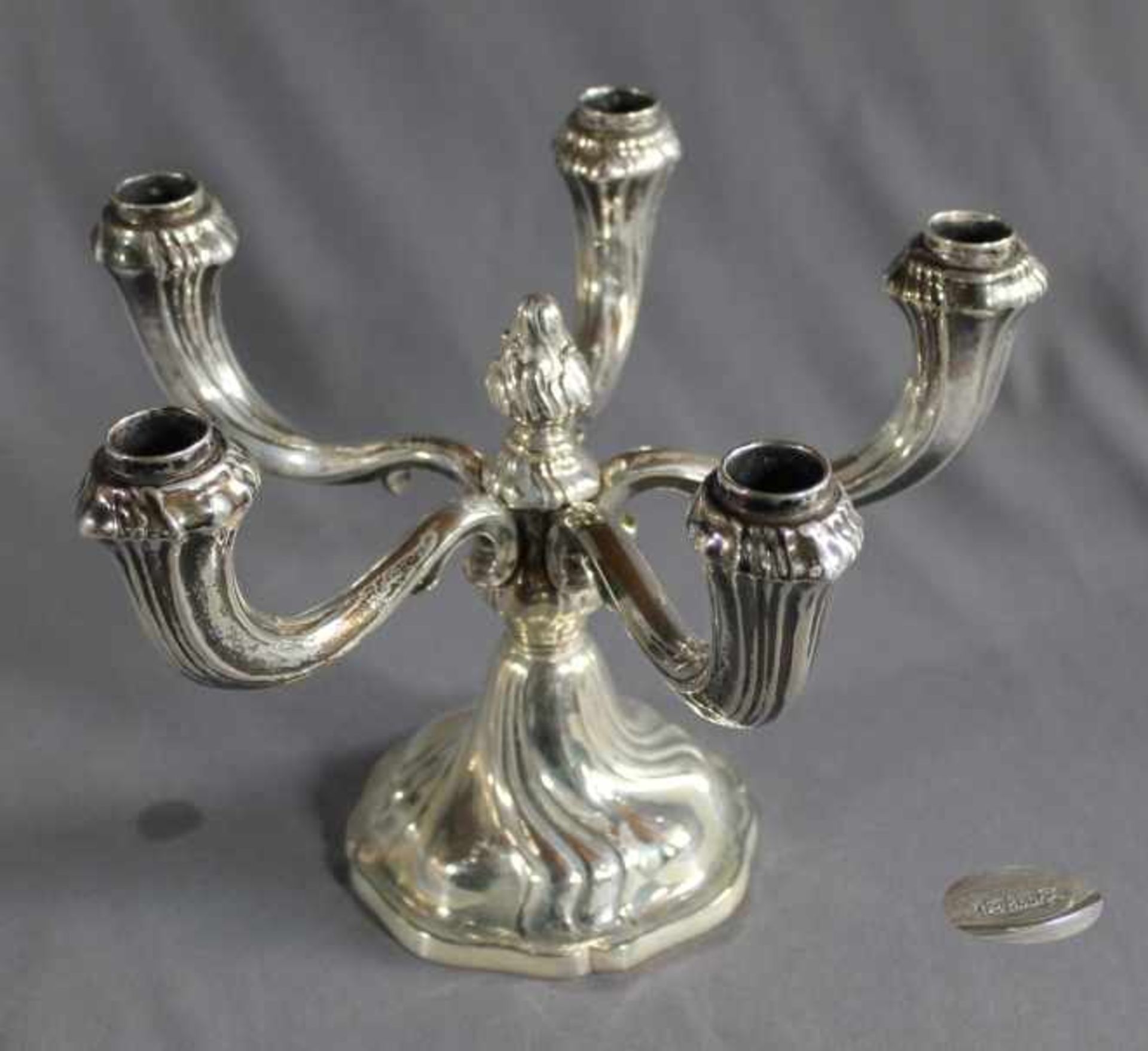 1 Kerzenleuchter 5-flammig Silber (835/000), Punzen: Halbmond und Krone, Fuß mit gedrehten,