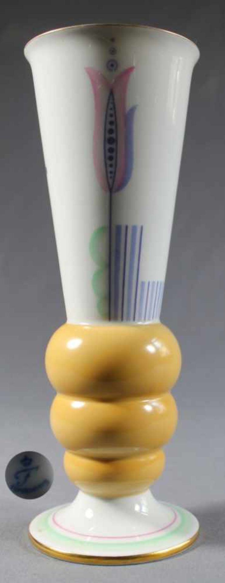 1 Porzellanvase "Fürstenberg", handbemalt, Art Déco, H ca. 24cm, D ca. 8,5cm- - -23.50 % buyer's