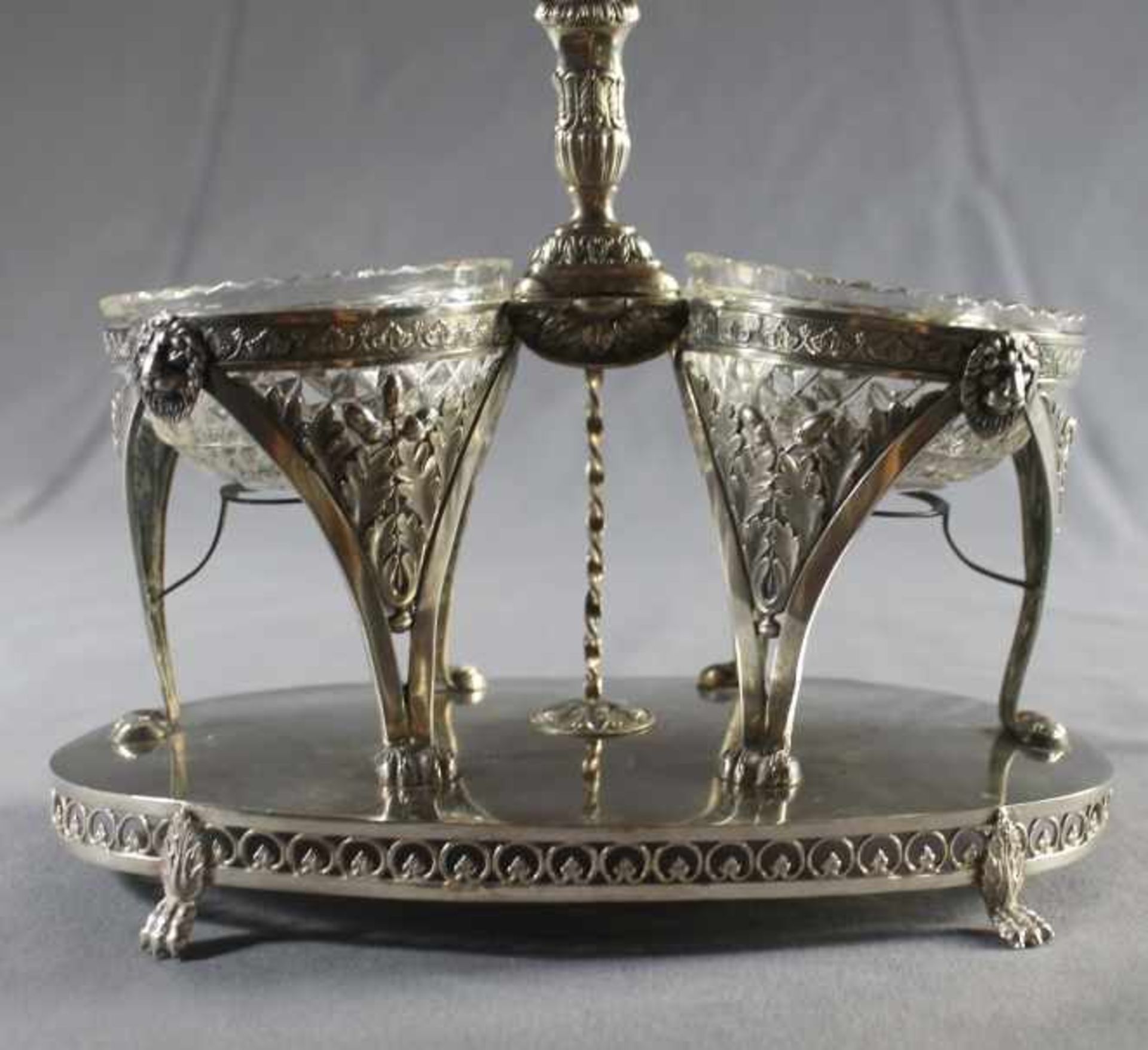 1 sehr schön gestaltete Menage Silber, mit 2 beschliffenen Glasschalen, 19.Jhd., H ca. 27cm, L ca. - Bild 2 aus 4