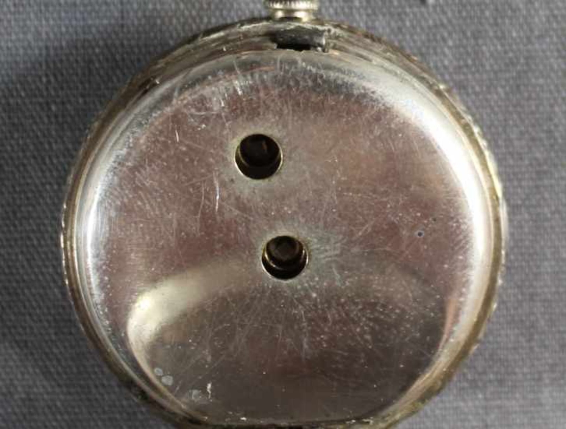 1 kleine Taschenuhr, Gehäuse Silber (800/000), punziert, Schlüsselaufzug, Schlüssel vorhanden, - Image 4 of 5