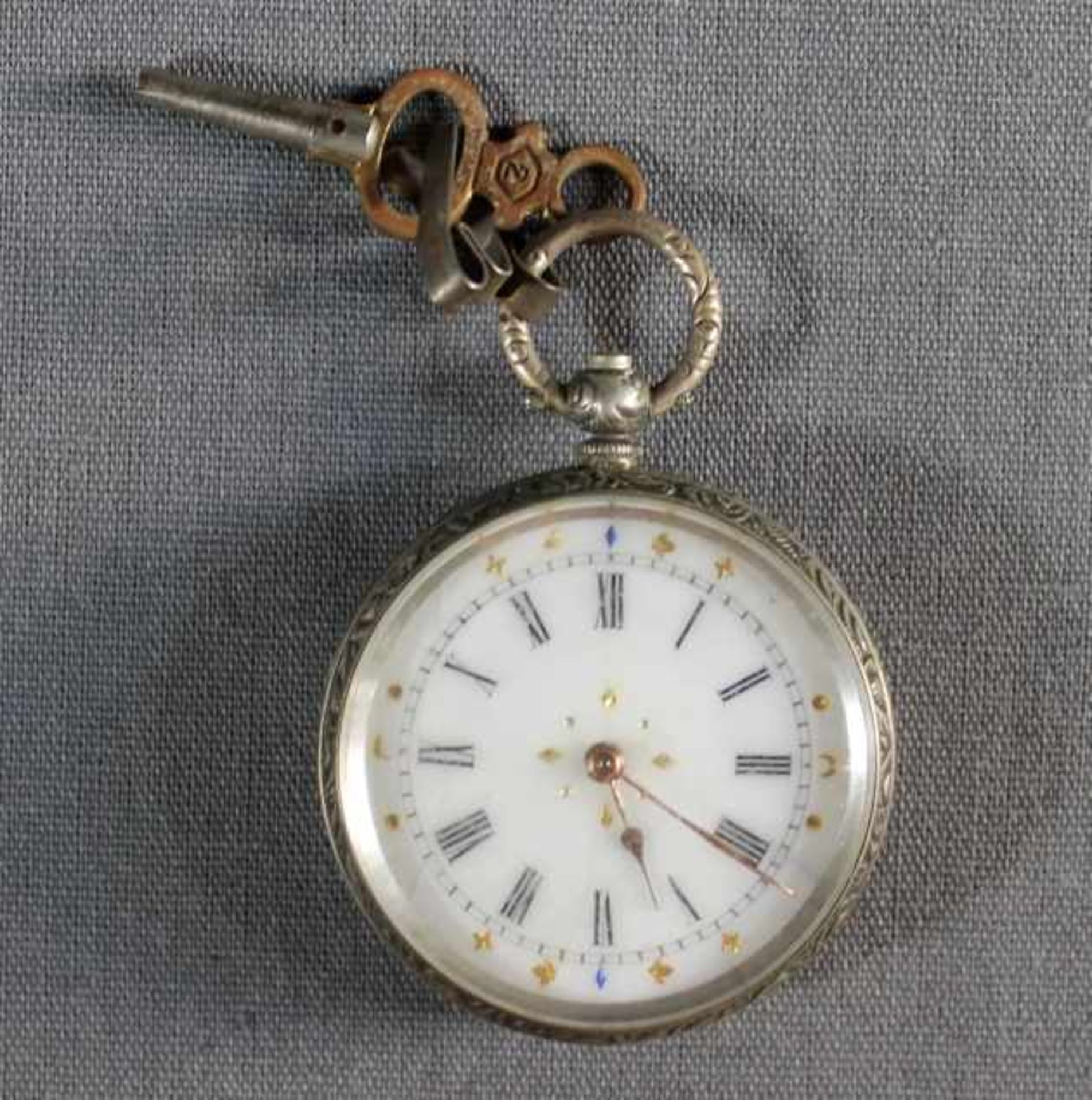 1 kleine Taschenuhr, Gehäuse Silber (800/000), punziert, Schlüsselaufzug, Schlüssel vorhanden,