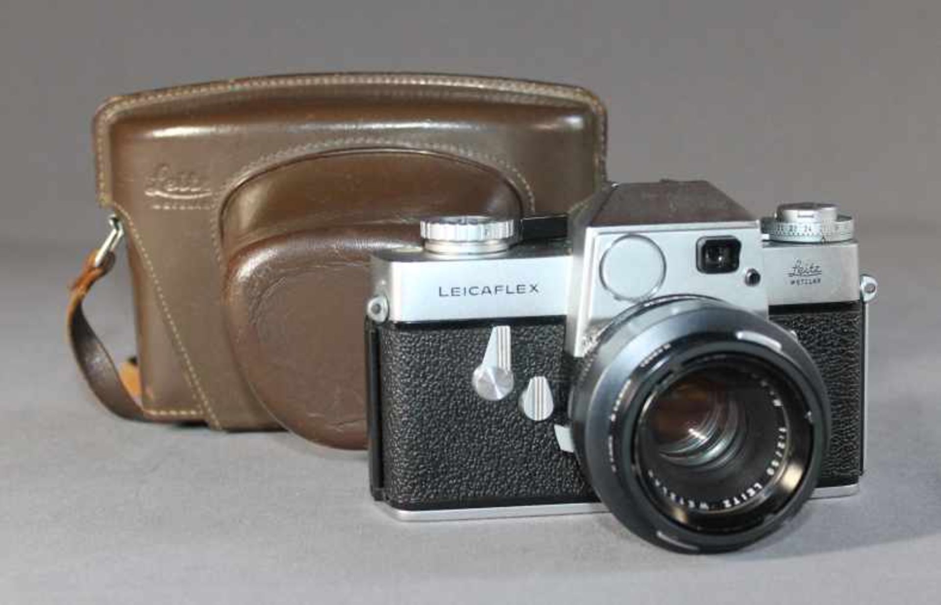 1 Spiegelreflexkamera "Leicaflex", Gehäusenr. 1125311, mit Summicron-R 1:2/50 Nr. 2158237, manueller