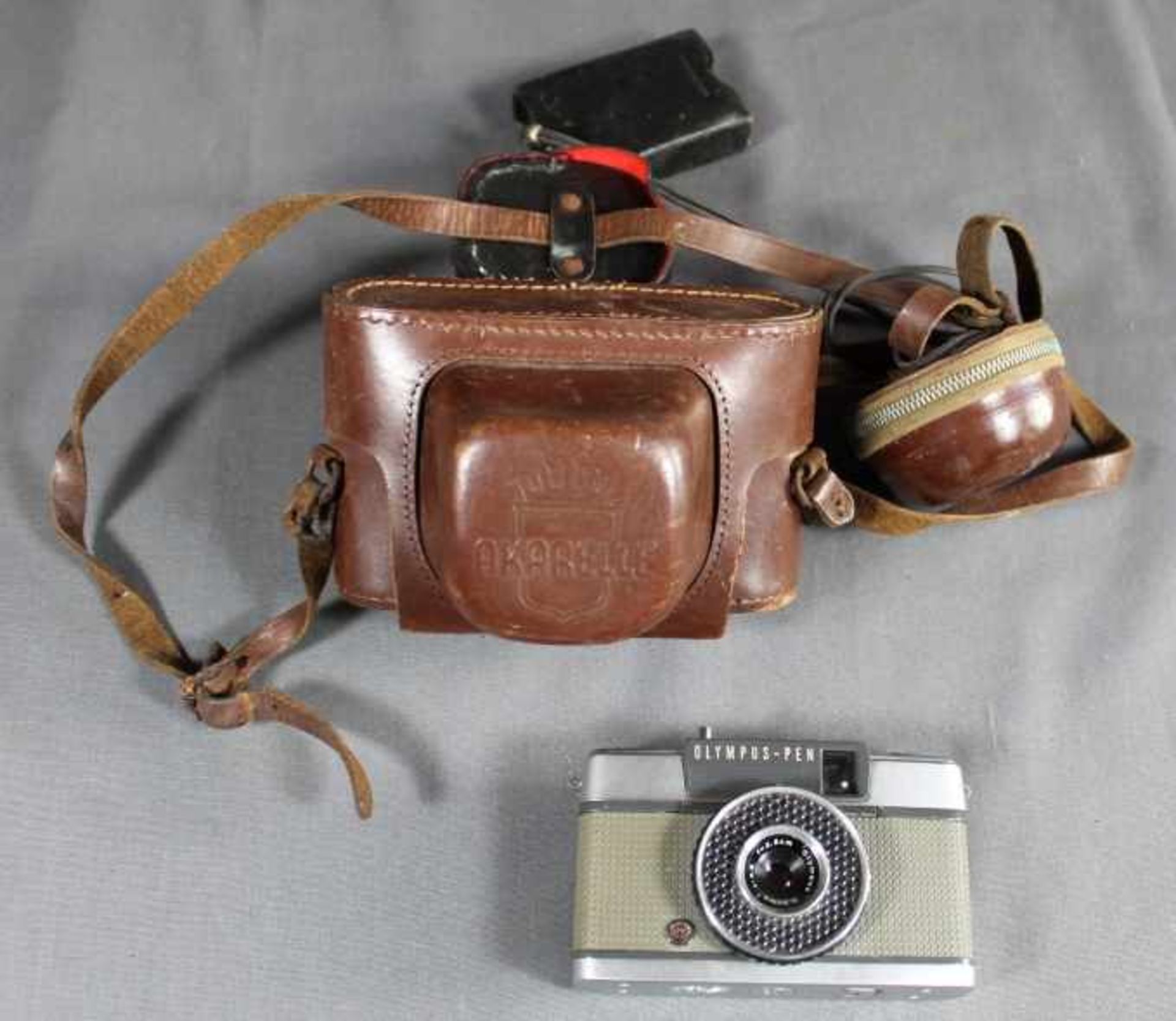 1 Konvolut von 9 Kameras und 2 Ferngläsern bestehend aus 1 Filmkamera "Bell & Howell", 1 Nikon F - Bild 3 aus 3