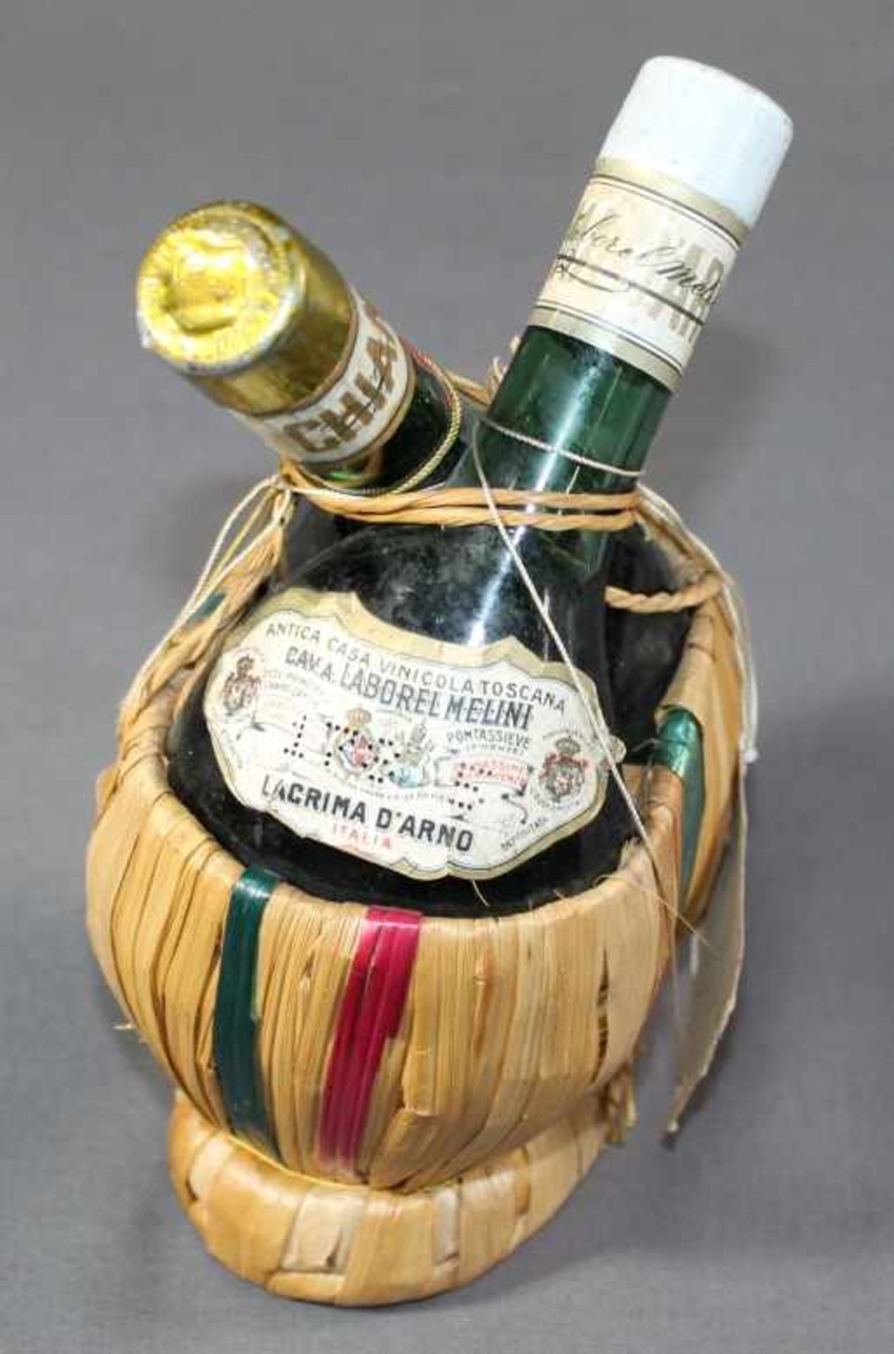 2 kleine Flaschen Rotwein im Korb von 1947 "Cava Laborell Melini Chianti Stravecchio, R 111117 + - Bild 3 aus 3