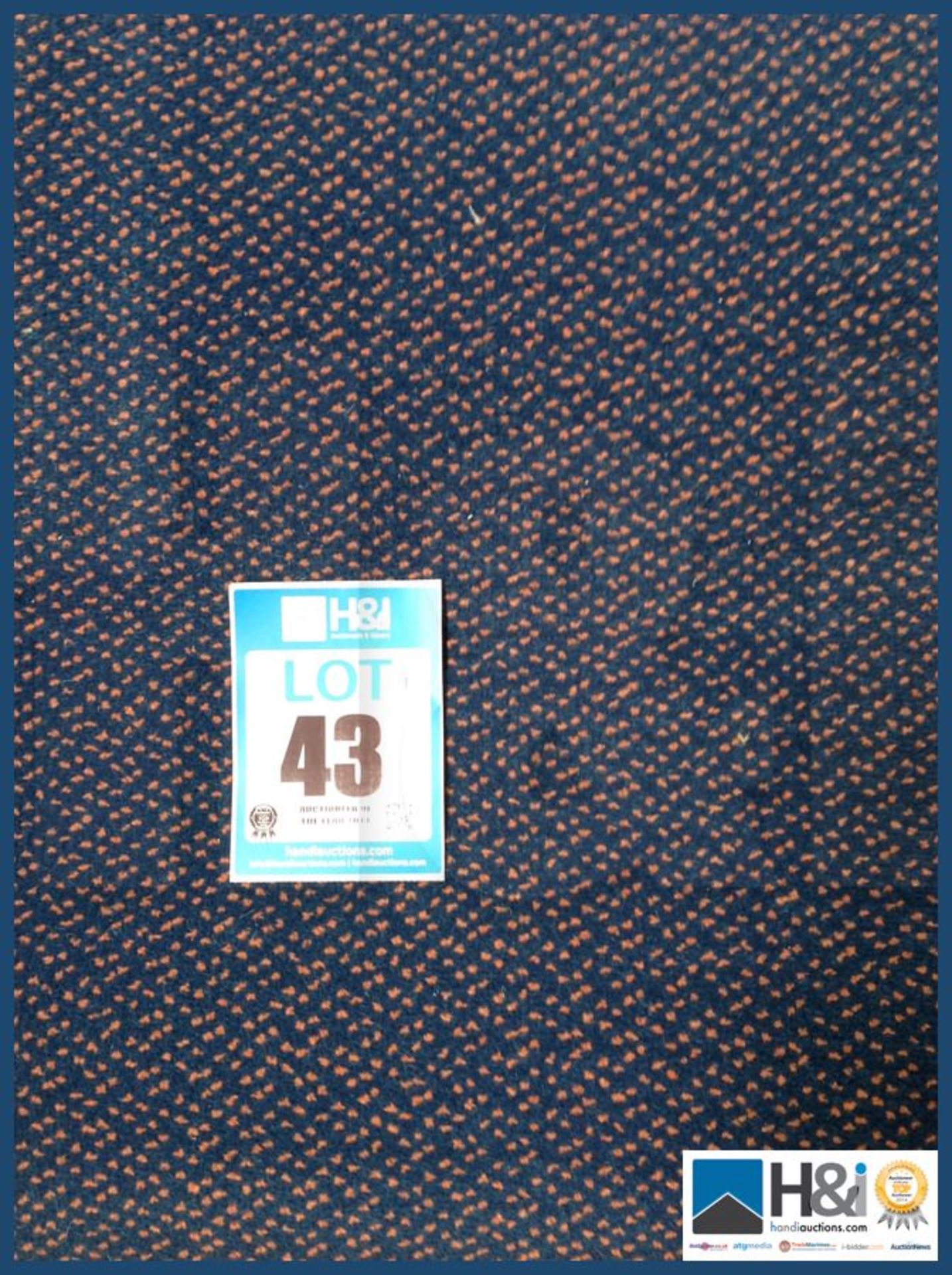 Approx 5.00 x4.00 of 80% wool cut pile carpet. Heavy wear, Geometric design. Dark blue with Salmon p - Image 3 of 3