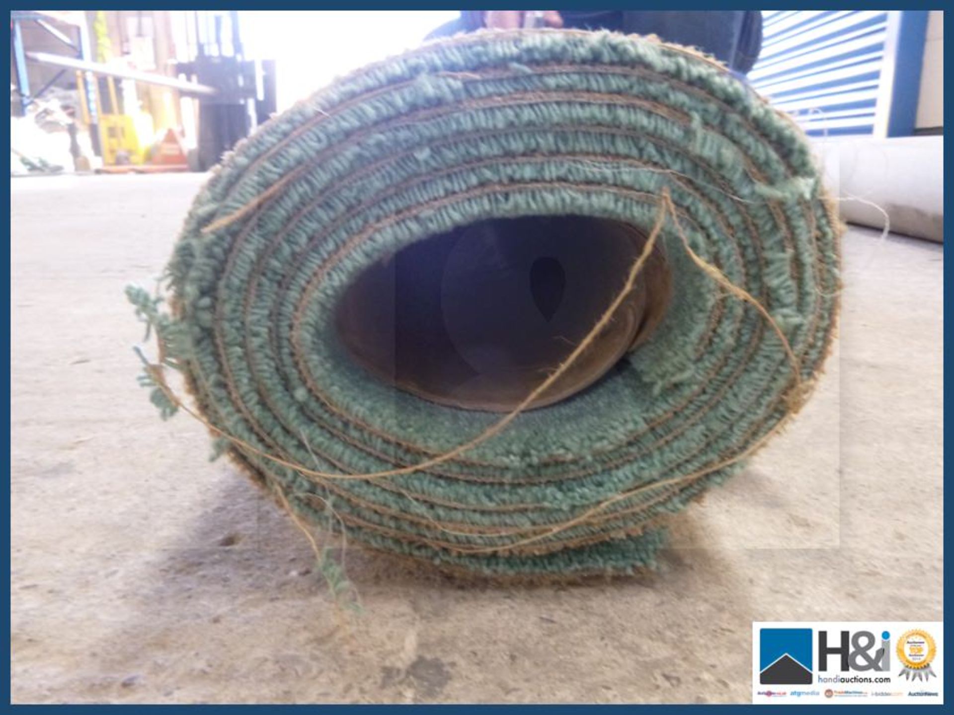 Approx 4m X 3.13m Colour Juniper 80/20 mix twist pile heavy duty suitable for domestic and commercia - Image 2 of 3