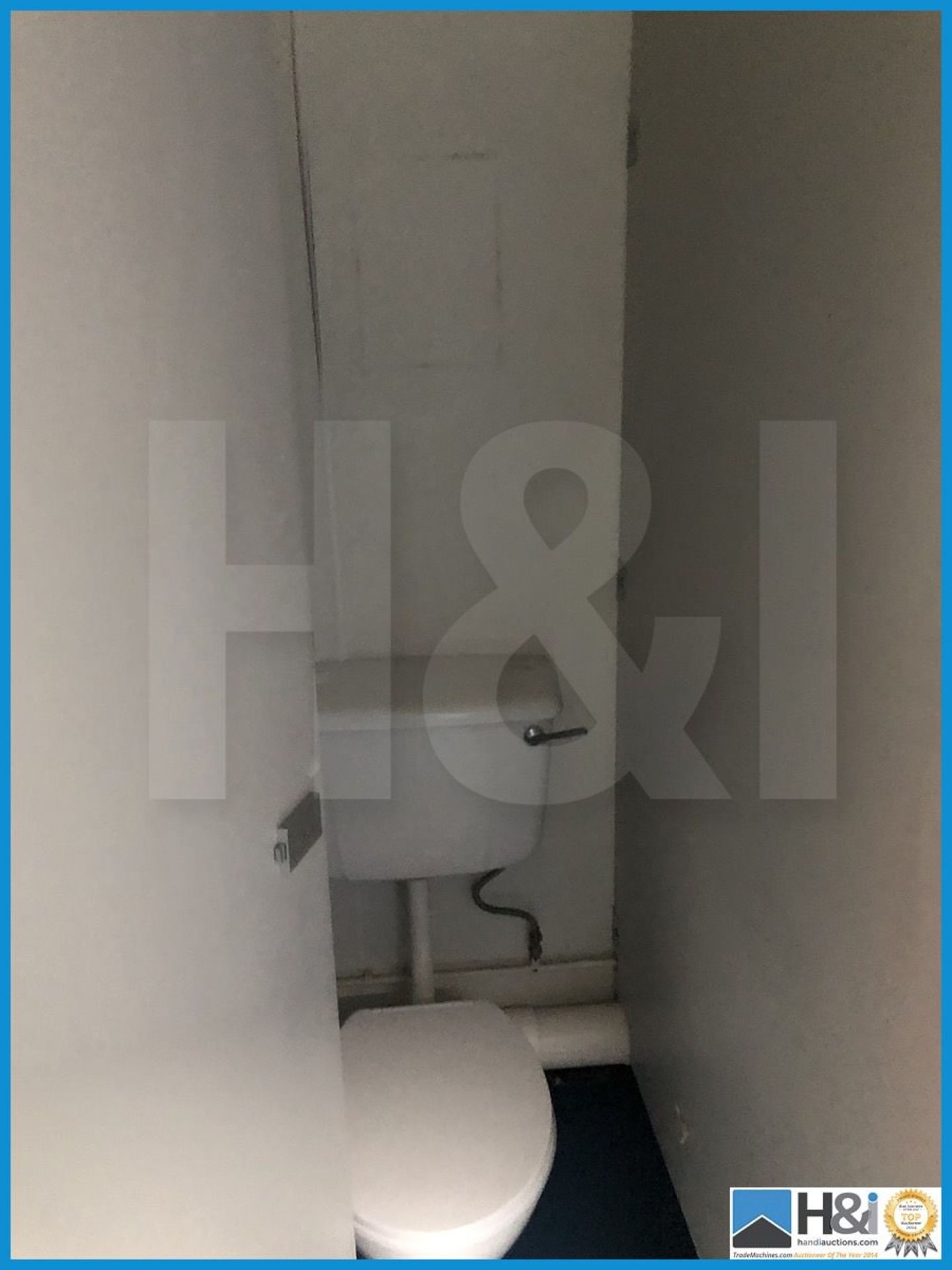 Appx 11ft x 9ft site both sex toilet block cabin in excellent condition throughout. Access for a hia - Image 9 of 10