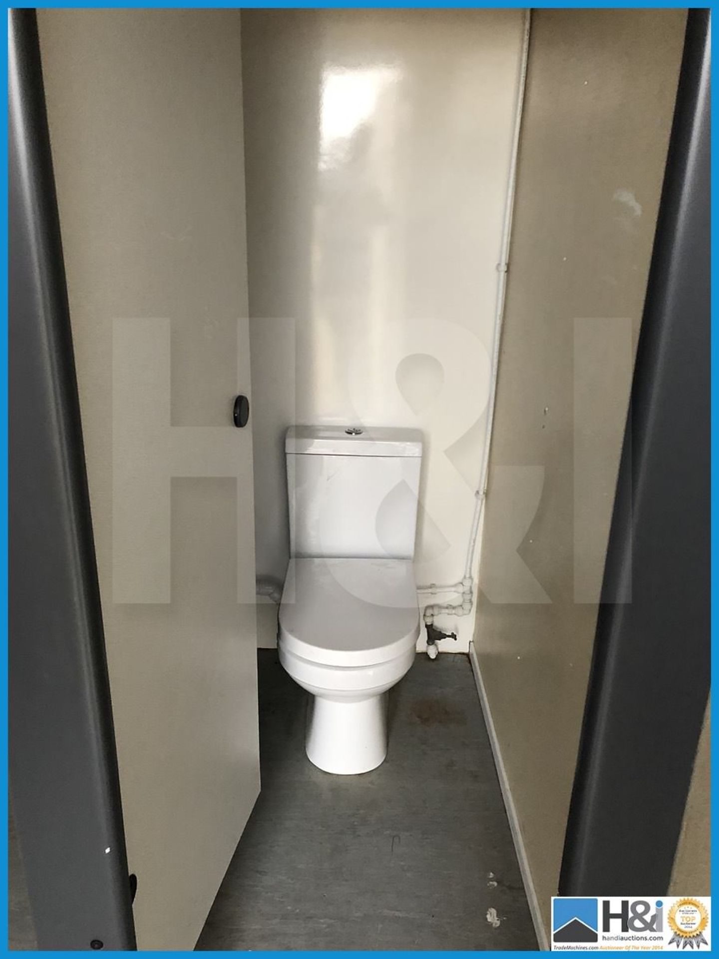 Appx 11ft x 9ft gents site toilet block in excellent condition. Access for a hiab lorry is good. The - Image 6 of 8