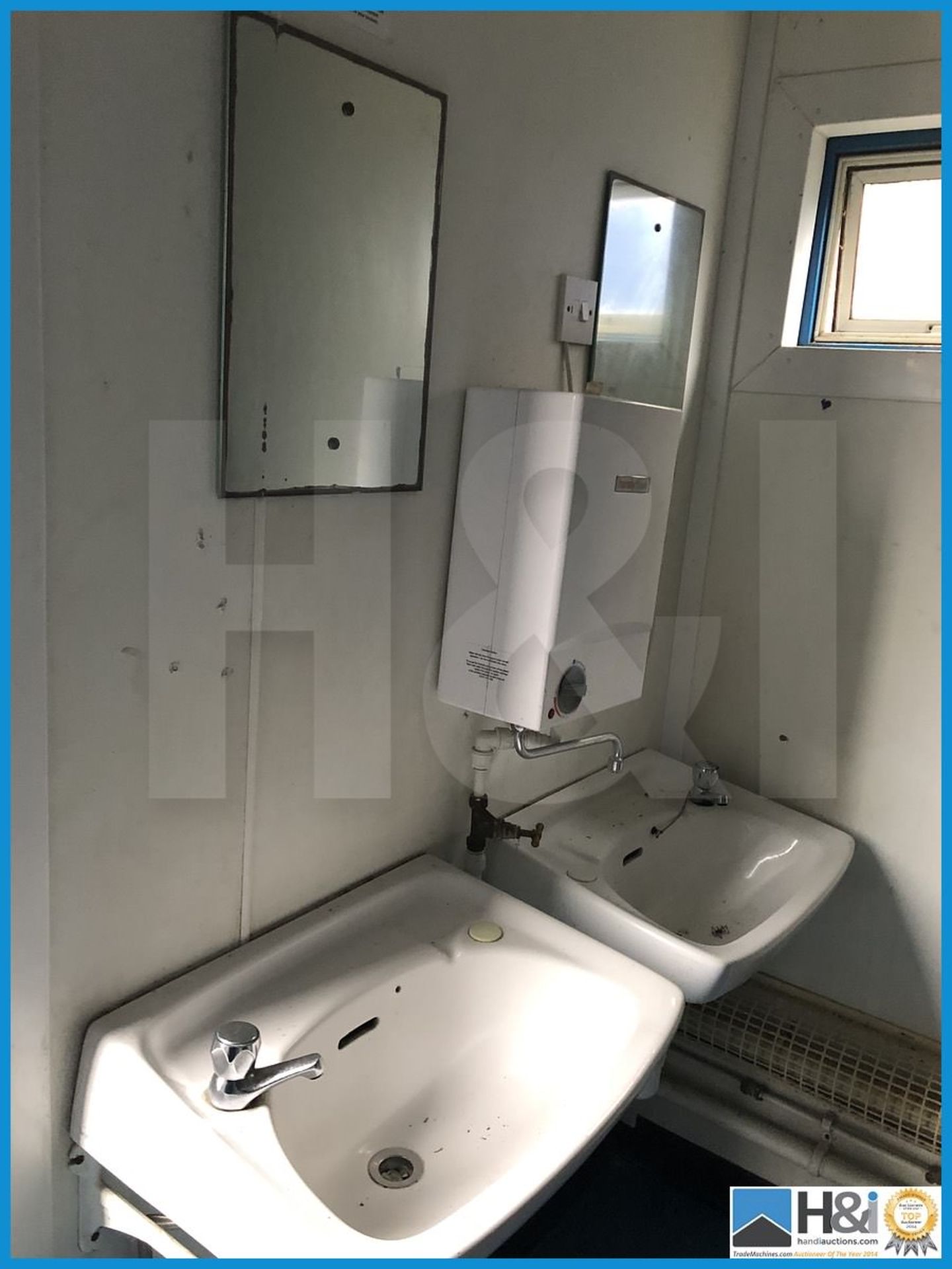 Appx 11ft x 9ft site both sex toilet block cabin in excellent condition throughout. Access for a hia - Image 7 of 10