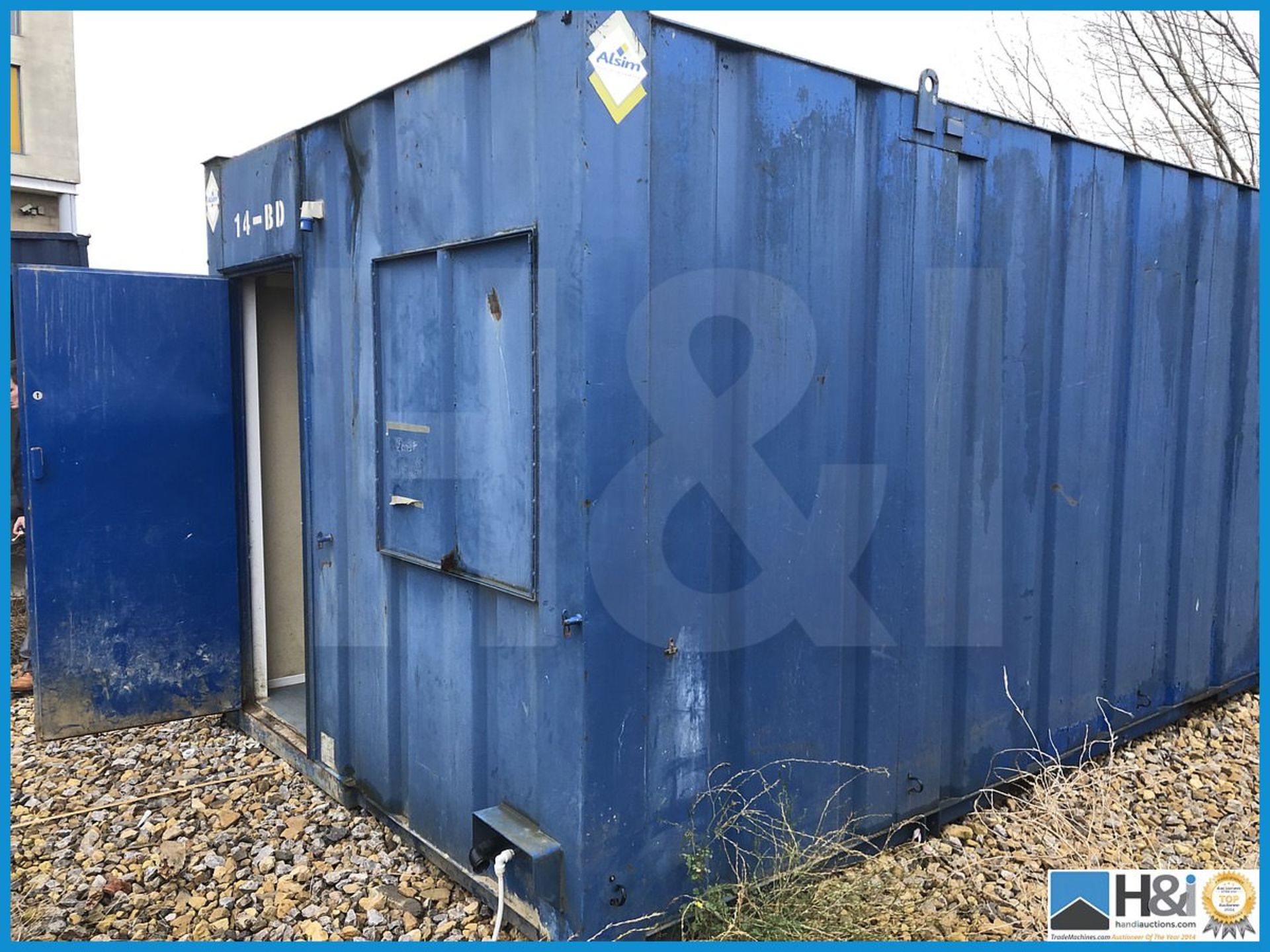 20ft site cabin with kitchen and in excellent condition. Access for a hiab lorry is good. The office - Image 10 of 11