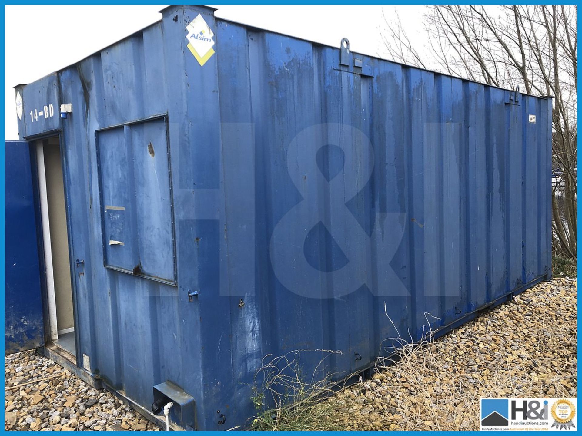 20ft site cabin with kitchen and in excellent condition. Access for a hiab lorry is good. The office - Image 9 of 11