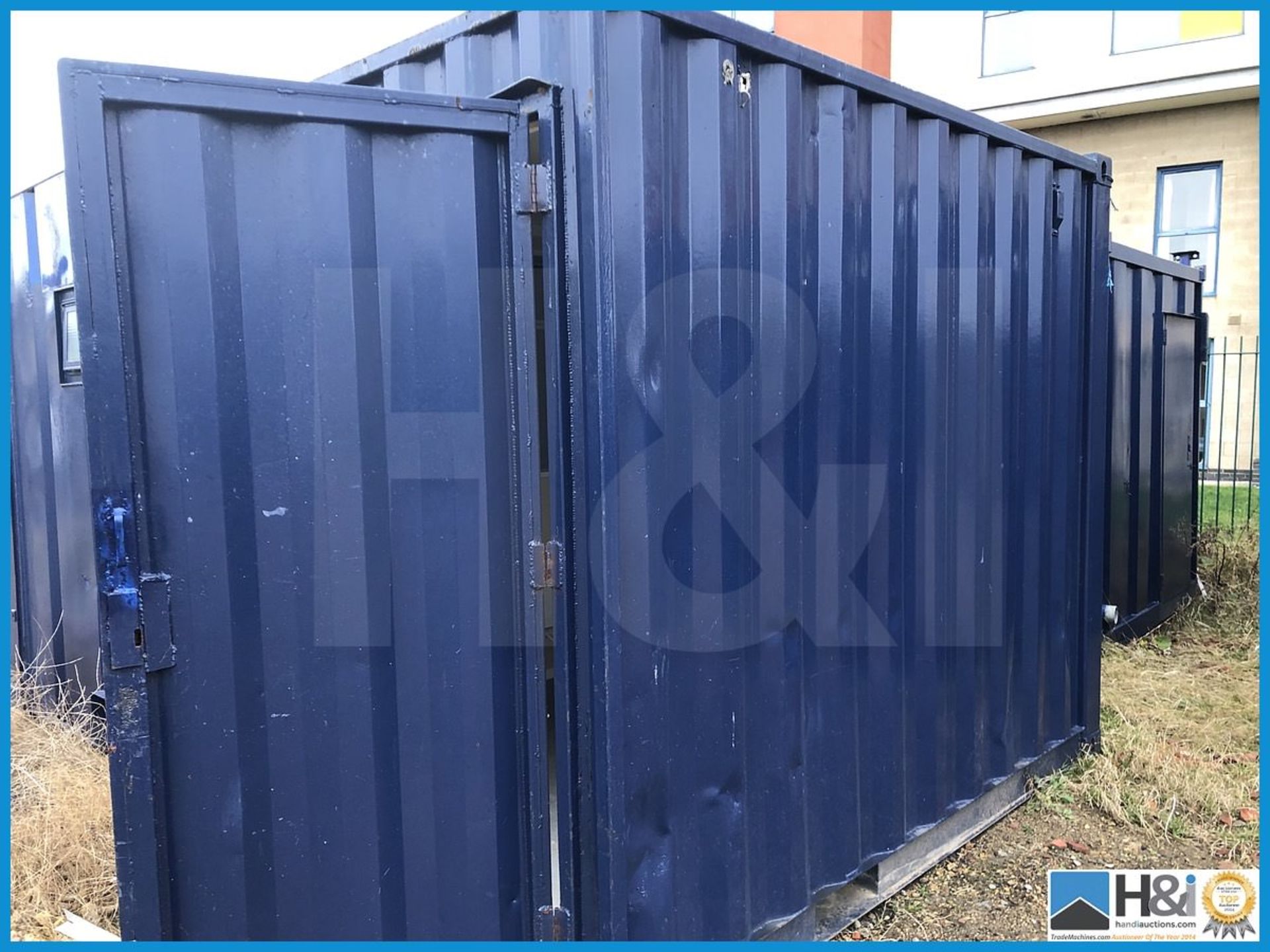 Appx 11ft x 9ft gents site toilet block in excellent condition. Access for a hiab lorry is good. The - Image 2 of 8