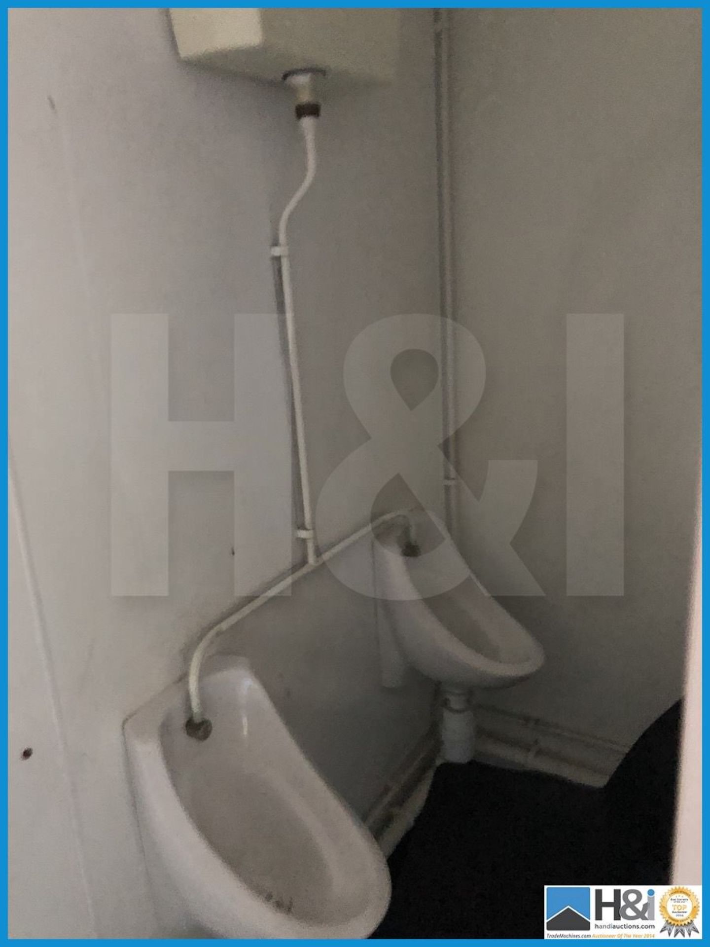 Appx 11ft x 9ft site both sex toilet block cabin in excellent condition throughout. Access for a hia - Image 8 of 10