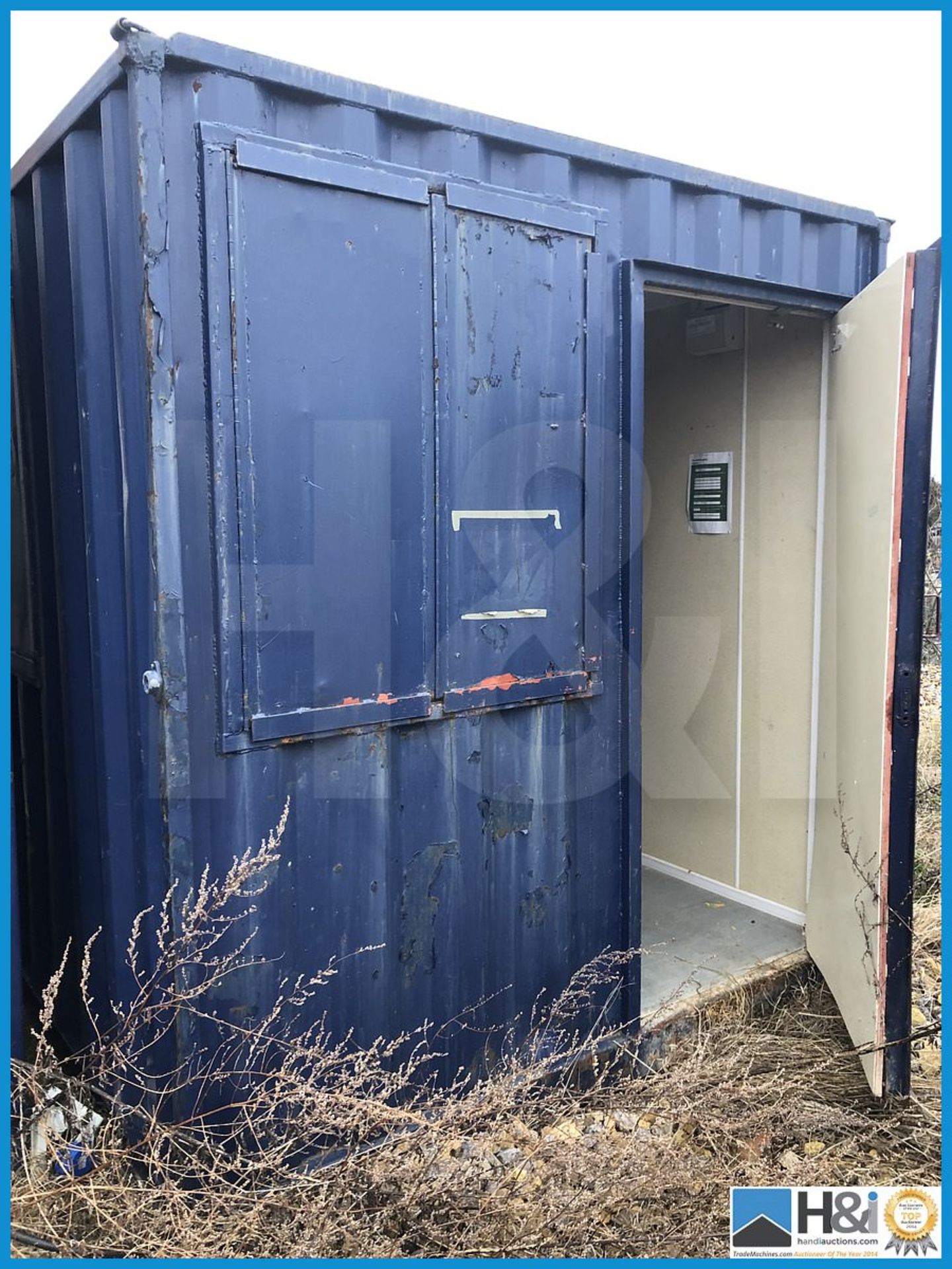 Appx 11ft x 9ft gents site toilet block in excellent condition. Access for a hiab lorry is good. The - Image 8 of 9