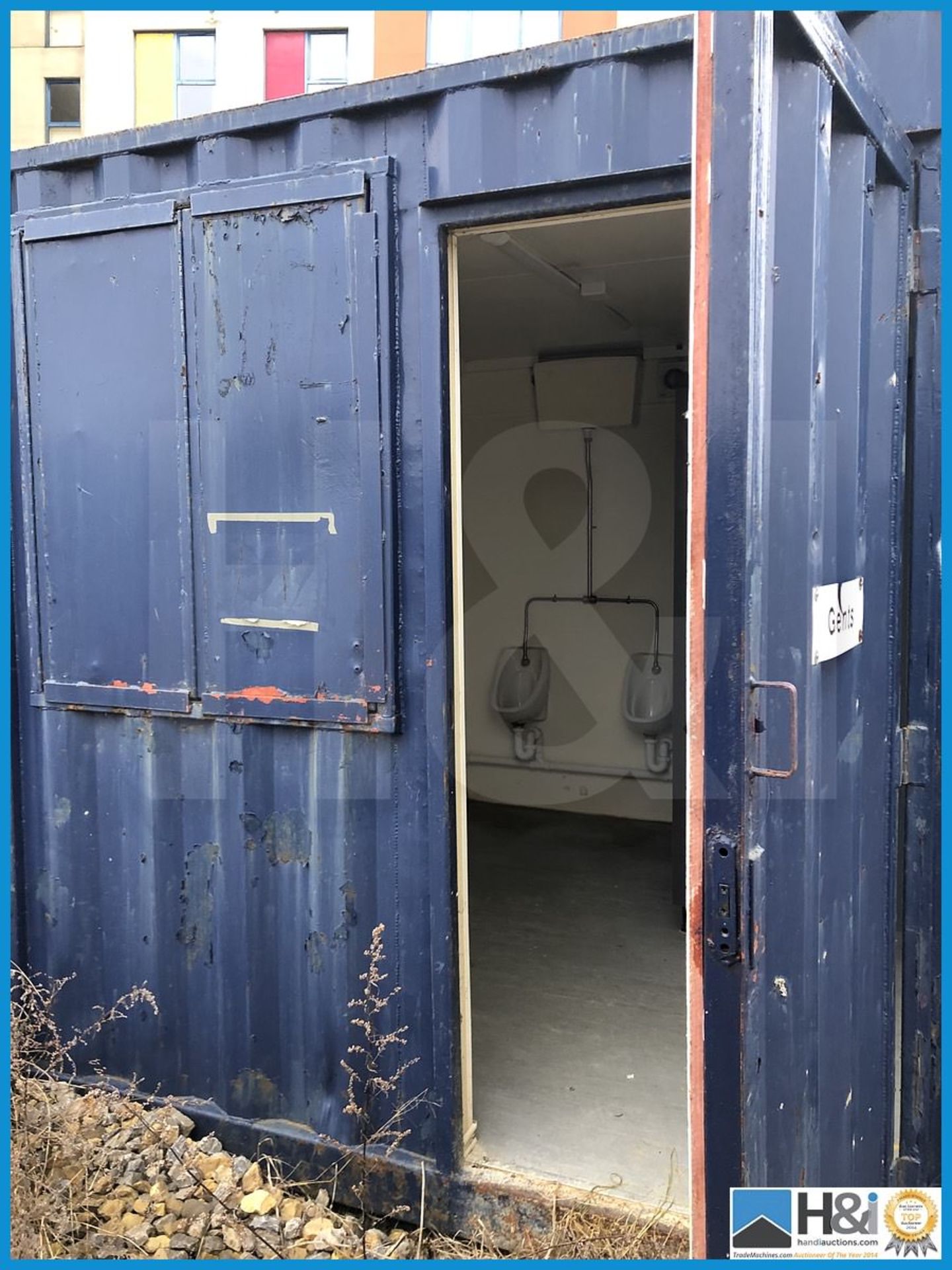 Appx 11ft x 9ft gents site toilet block in excellent condition. Access for a hiab lorry is good. The - Image 2 of 9