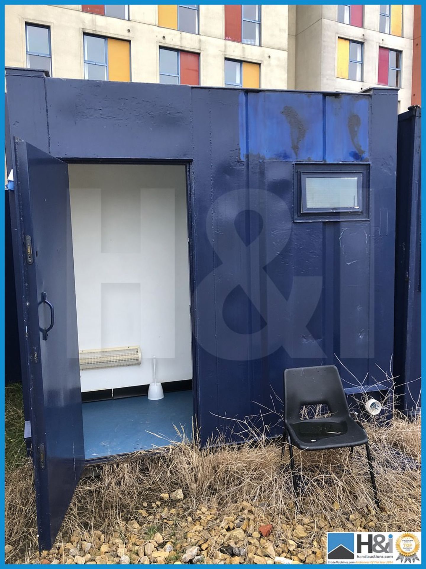 Appx 11ft x 9ft site both sex toilet block cabin in excellent condition throughout. Access for a hia - Image 2 of 10