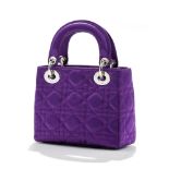 Dior - sac Lady Dior en tissu violet satiné matelassé cannelage - bouclerie argentée - housse -