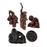 Collection de 5 netsuke en bois représentant divers sujets - Japon - tailles diverses / A collection