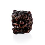 Netsuke en bois représentant une tête d'oni - dans le goût de l'école de Tomotada - Japon - époque