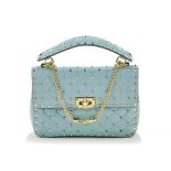 Valentino - sac Rockstud Spike top handle en cuir d'agneau bleu clair matelassé et clouté - housse -