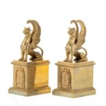 Paire d'éléments décoratifs de style Empire. fin XIXe s.. en bronze ciselé et doré figurant des lion