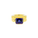 Bague or 750 sertie d'une tanzanite taille émeraude Ring 18K gold set with an emerald cut tanzanite