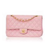 Chanel. sac Timeless classique à double rabat en cuir caviar rose sucre. bandoulière à chaînette et