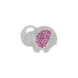 Broche éléphant or gris 750 sertie de saphirs roses et de diamants taille brillant