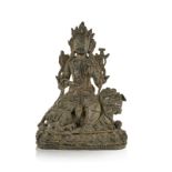 Manjushri assis sur un chien de Fô. sculpture en bronze. Tibet. XIXe s.. h. 17 cm A bronze figure of