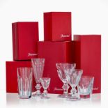 Service de verres en cristal Baccarat. modèle Harcourt. 62 pièces. boîtes