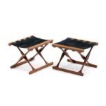 Paire de tabourets pliants PH 43 par Poul Hundevad. Danemark. circa 1960. en palissandre. assise en