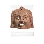 Masque de ménade en terre cuite. Benha. Égypte gréco-romaine. 16.5 x 17 cm