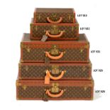 Vuitton. valise Bisten rigide en toile enduite Monogram. 75x49x18 cm. 1 clef. n° 980554