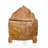 Brûle-parfum boshanlu en céramique à glaçure ambrée. Chine. dynastie Han. h. 24 cm A amber glazed ce