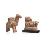 2 statuettes en terre cuites d'animaux de somme. Égypte gréco-romaine (dromadaire et char à boeufs)