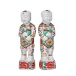 Hehe debout. 2 sculptures en porcelaine famille verte. Chine. probablement époque Kangxi. h. 27 cm H