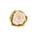 Broche pivoine en corail rose gravé et en or 750