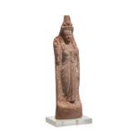 Isis agitant un sistre. terre cuite. Fayoum. Égypte gréco-romaine. h. 21.3 cm