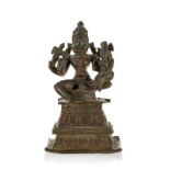 Narasimha et Lakshmi. sculpture en bronze. Inde. Tamil Nadu. XVIIIe s. ou antérieur. h. 13.5 cm A b