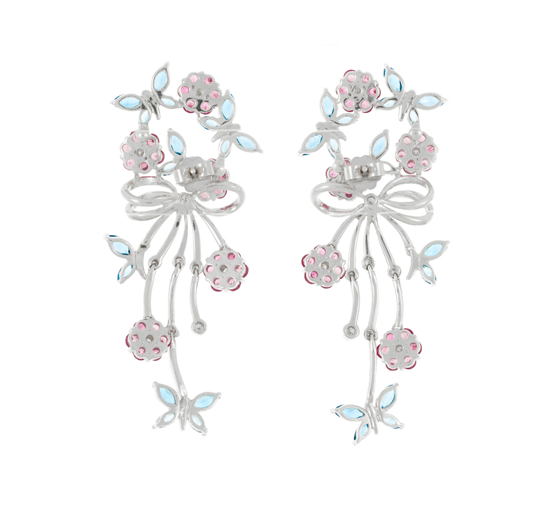 Paire de pendants d'oreilles or gris 750 à motifs de papillons et de fleurs sertis de topazes. saphi - Image 2 of 3