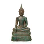 Bouddha assis. sculpture en bronze. Thaïlande. la main droite en bhumisparsa mudra. h. 40 cm A bronz