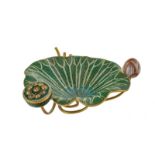 Coupe en forme de feuille de lotus en émaux cloisonnés. Chine. XXe s.. l. 24.5 cm A cloisonne enam