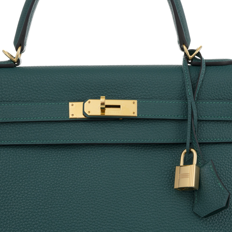 Hermès. sac Kelly 35 en cuir Togo vert malachite. 2013. bouclerie dorée. tirette et clochette avec 2 - Image 2 of 5