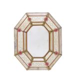Miroir à parecloses. Venise. fin XIXe s.. de forme octogonal en verre gravé à décor de rinceaux et a