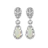 Paire de pendants d'oreilles or gris 750 à décor végétal sertis d'opales et de diamants taille brill