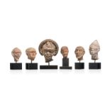 Lot de 6 têtes en terre cuite figurant des malades et vielles personnes. Égypte gréco-romaine