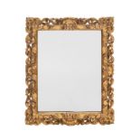 Miroir Baroque. 1er tiers du XVIIIe s.. en bois sculpté et doré à décor de coquilles et de feuilles