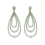 Paire de pendants d'oreilles or gris 750 sertis de tsavorites et de diamants